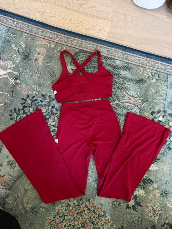 Vuori Crimson Sports Bra and Leggings Set - Picture 3 of 4